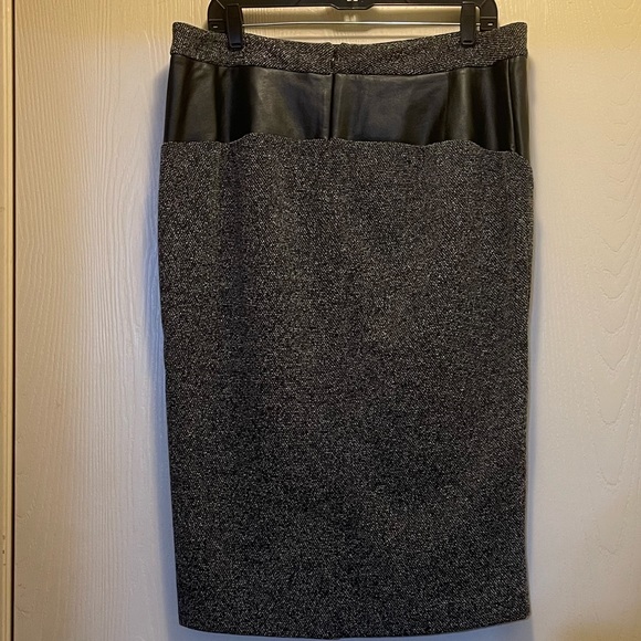 Lane Bryant Gray & Black Pencil Skirt with Pleather inserts. Slit in back. Sz 14 - Picture 2 of 5